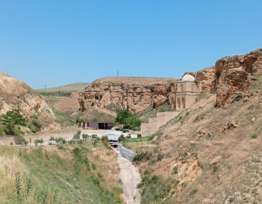 Diri Baba Mausoleum-Qobustan必去景点