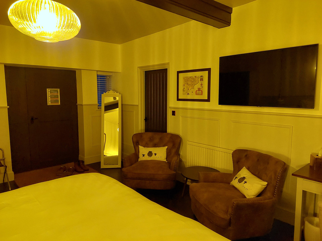 The Woolpack Hotel主图