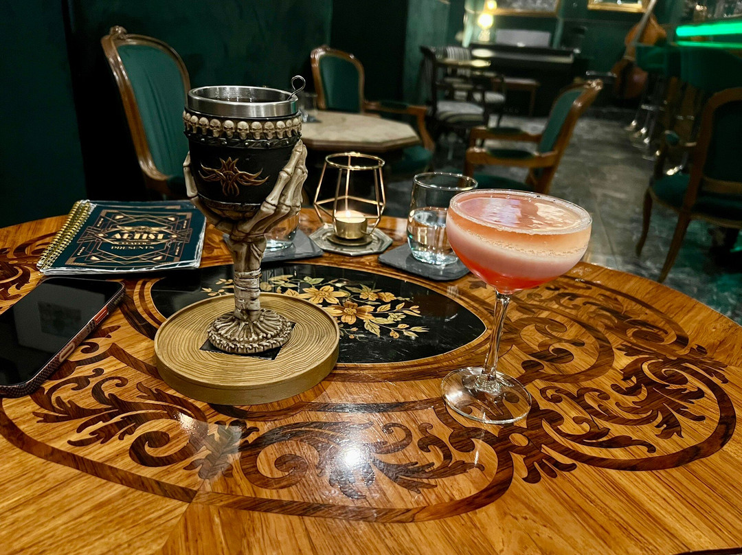 The Artist cocktail bar