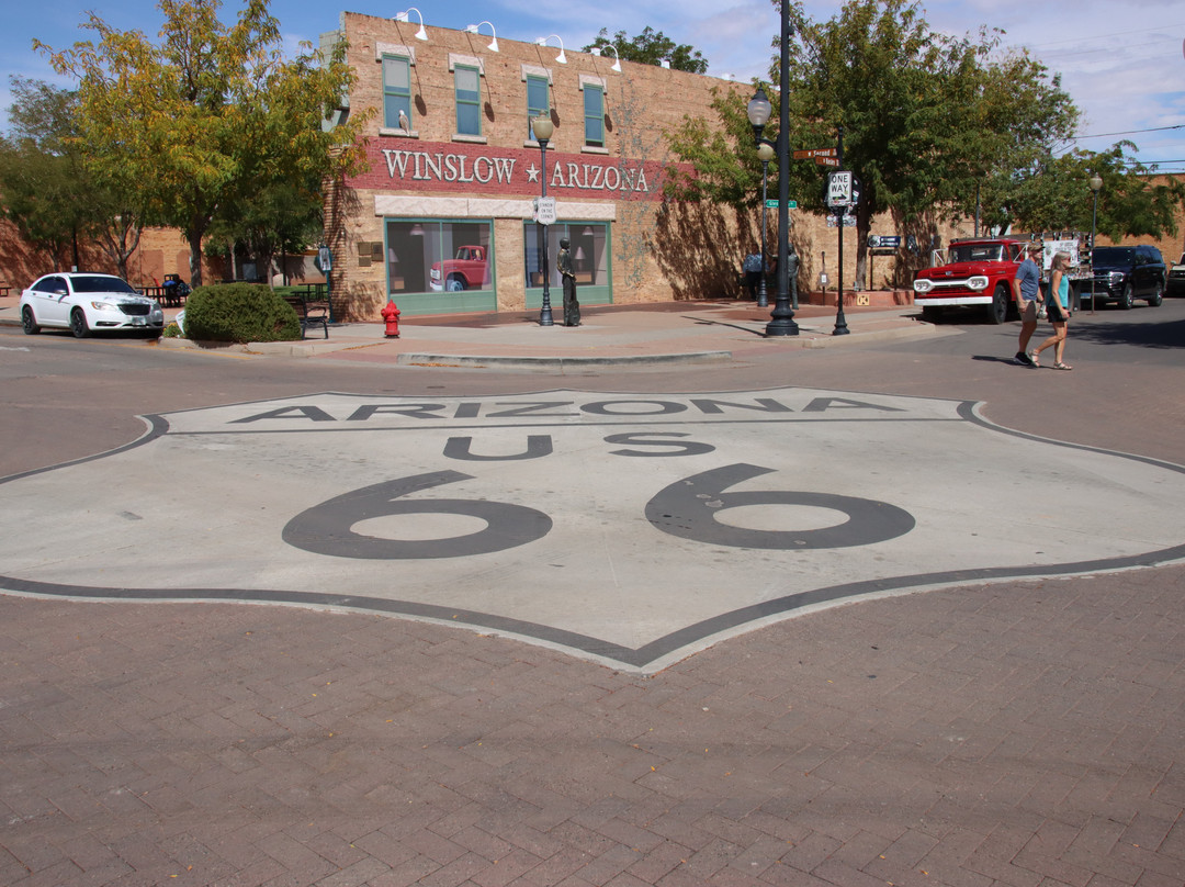 Standin' On The Corner-温斯洛必去景点