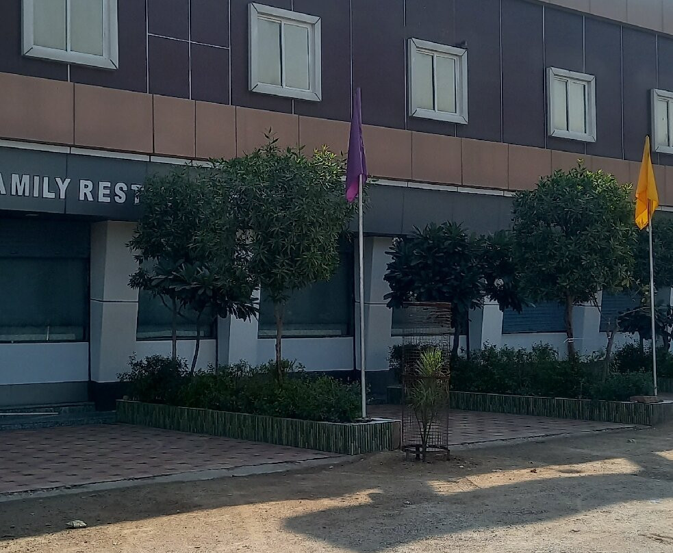 Mahindra Hotel主图