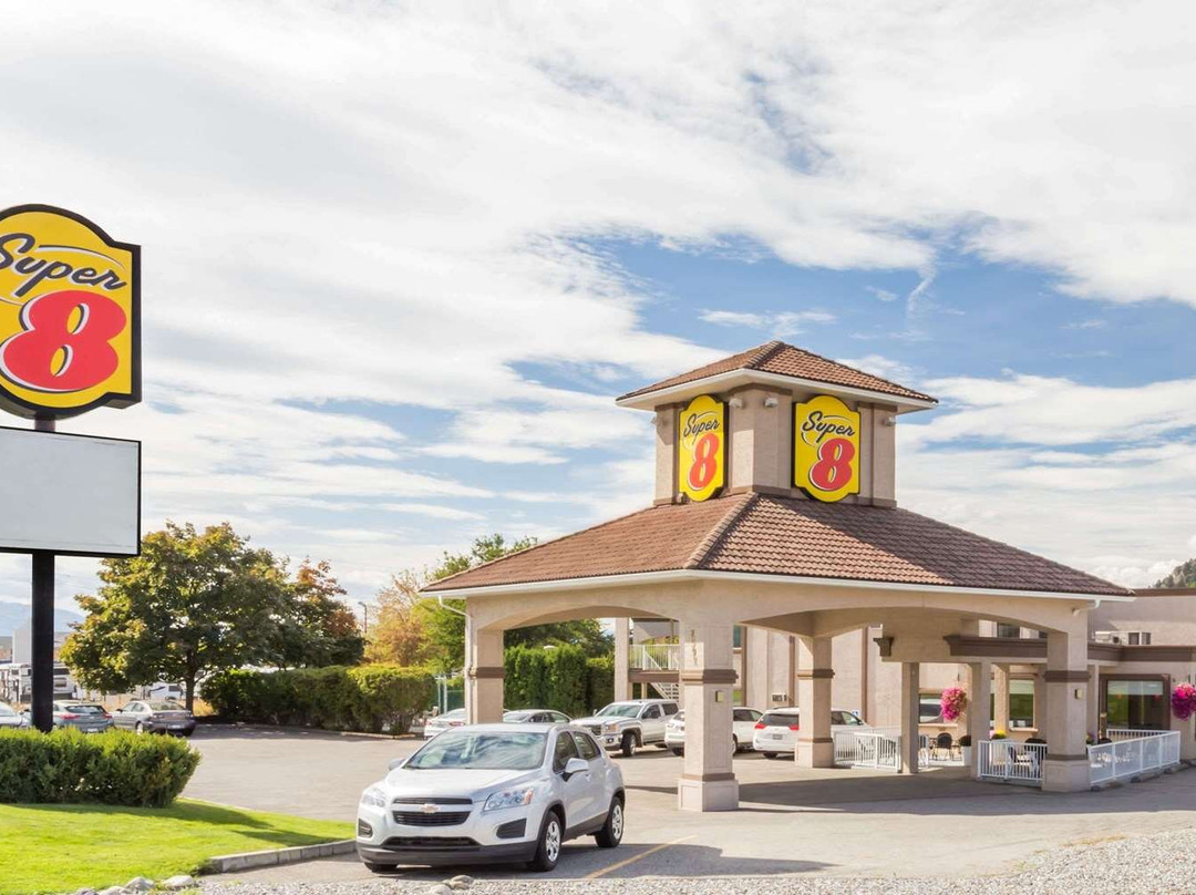 Super 8 by Wyndham Kelowna BC