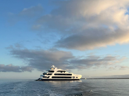 Hermes Galapagos Mega Catamaran-阿约拉港必去景点
