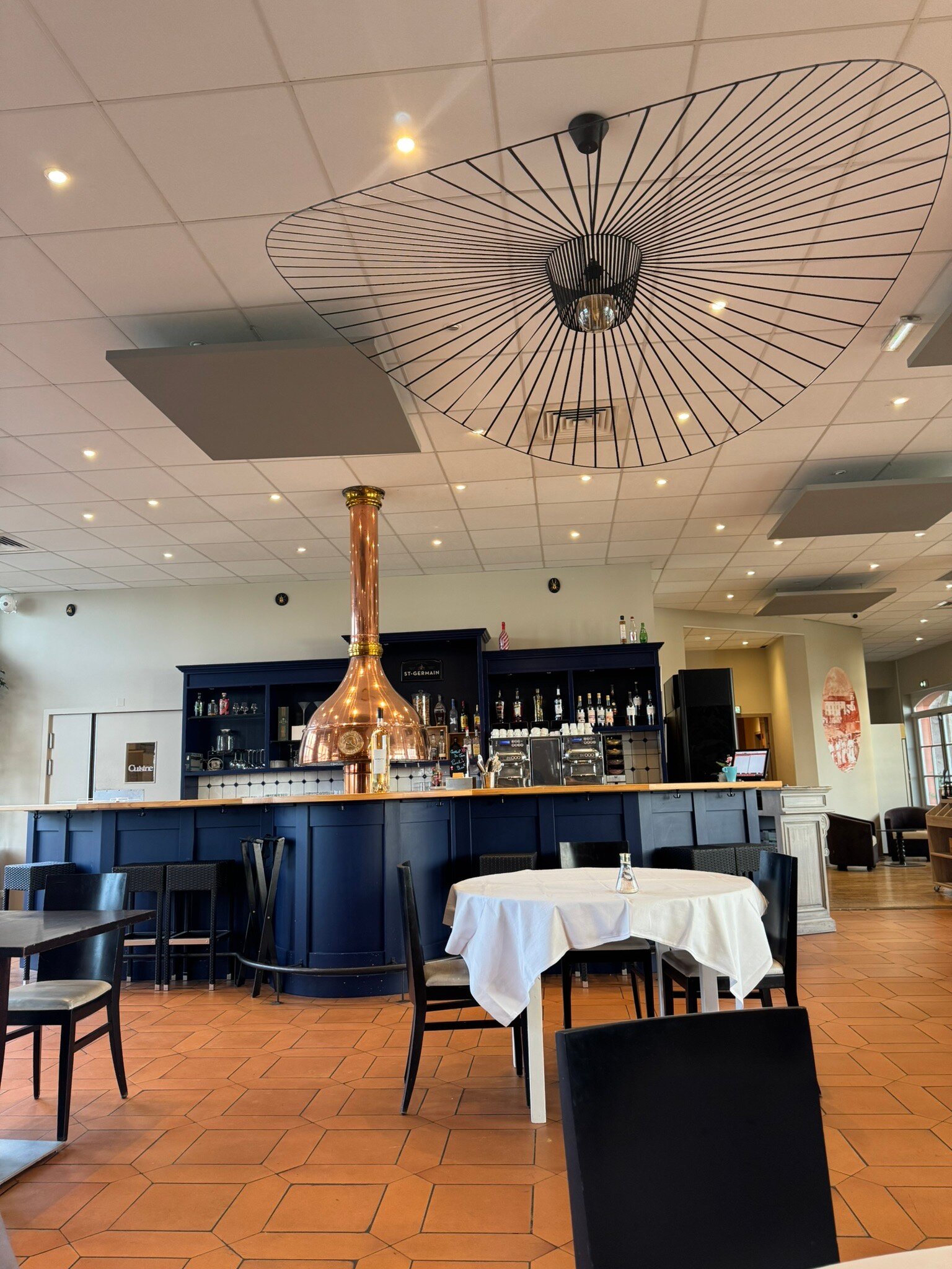 莫萨克红磨坊酒店-官方