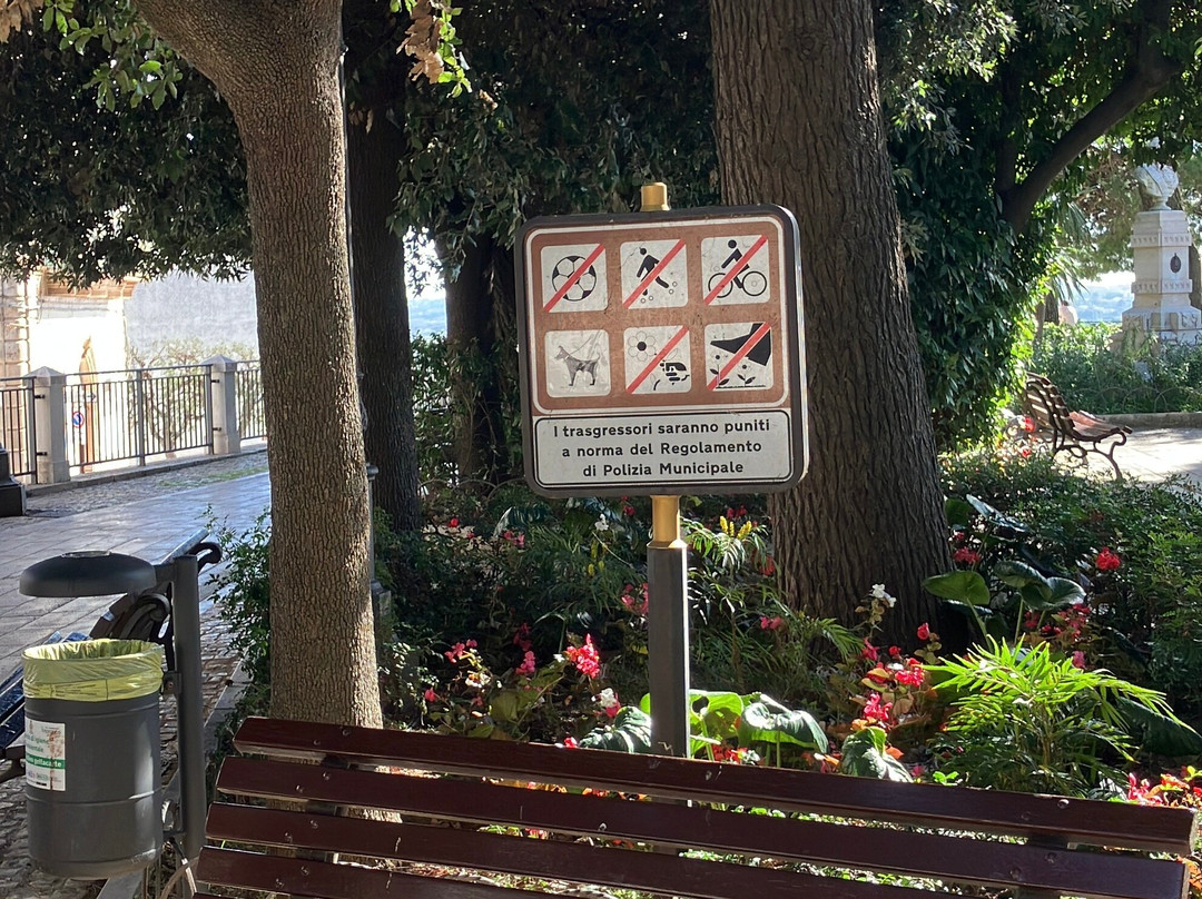 Villa Comunale Giuseppe Garibaldi-洛科罗通多必去景点