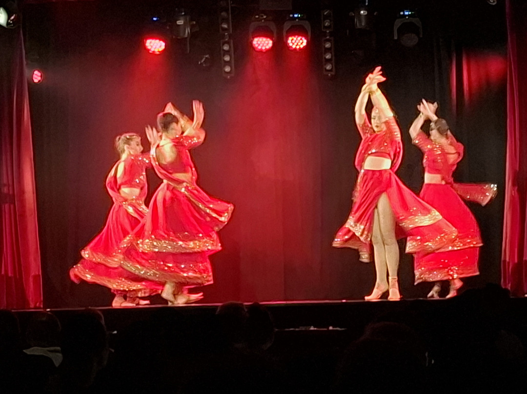 Cabaret La Plume Rouge-La Chapelle-des-Marais必去景点