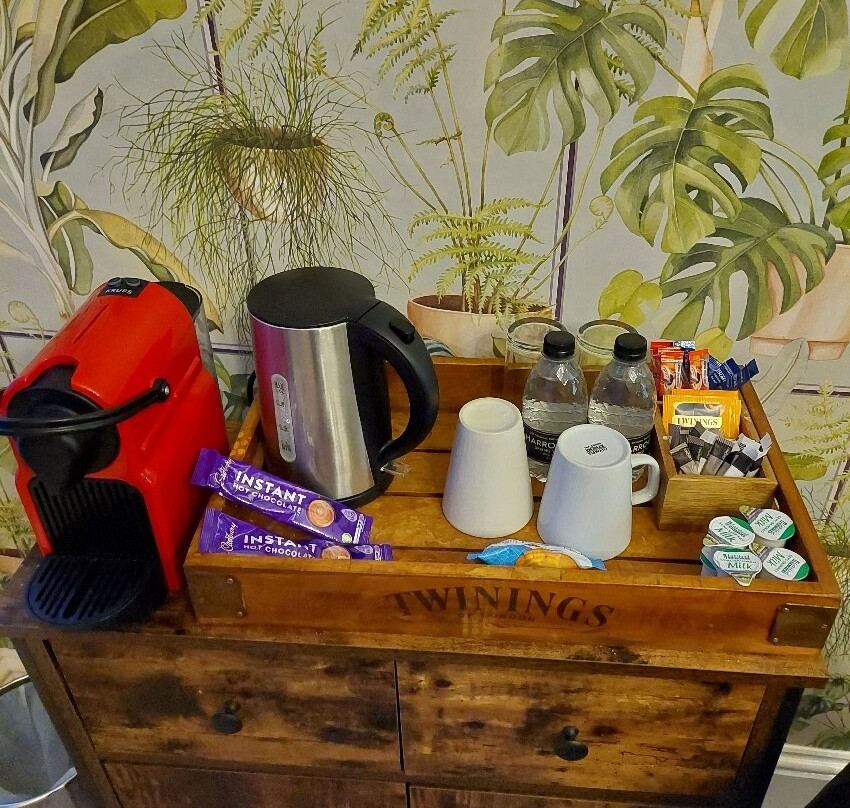 The Resolution Hotel主图