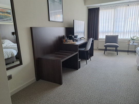 卡尔顿酒店主图