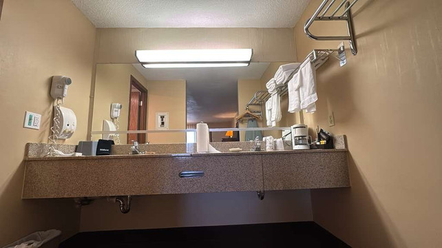 Sundowner Inn by Capital O Forsyth I 94