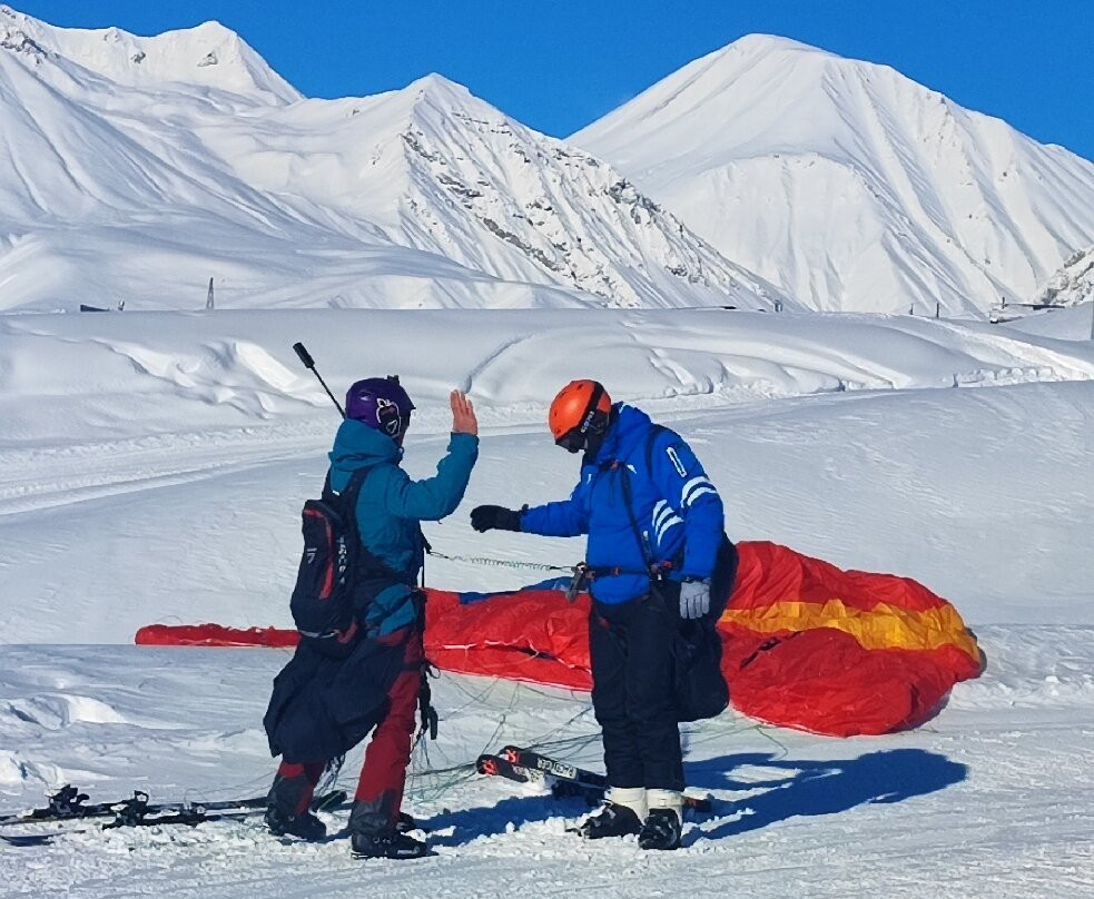 Paragliding in Gudauri-古道里必去景点