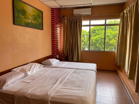 OYO 91284 White House Hotel Kluang