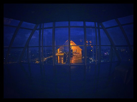 曼谷彩虹云宵酒店主图