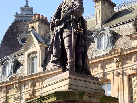 Statue de Charles de Gonzague-沙勒维尔梅济耶尔必去景点