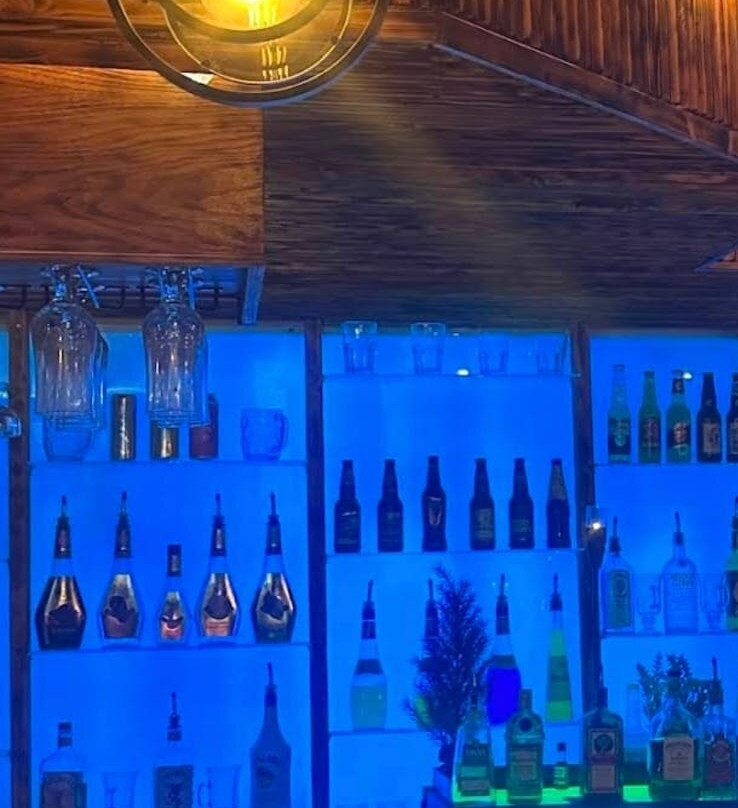 Golden Lux Bar And Restaurant