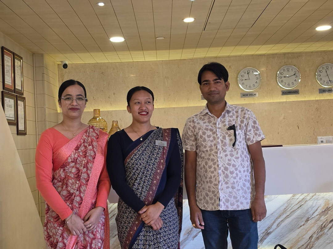 皇冠帝国酒店主图