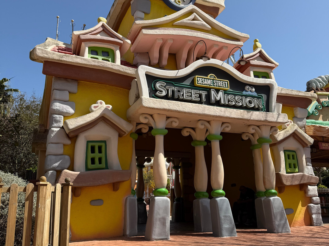 冒险港乐园-萨洛必去景点