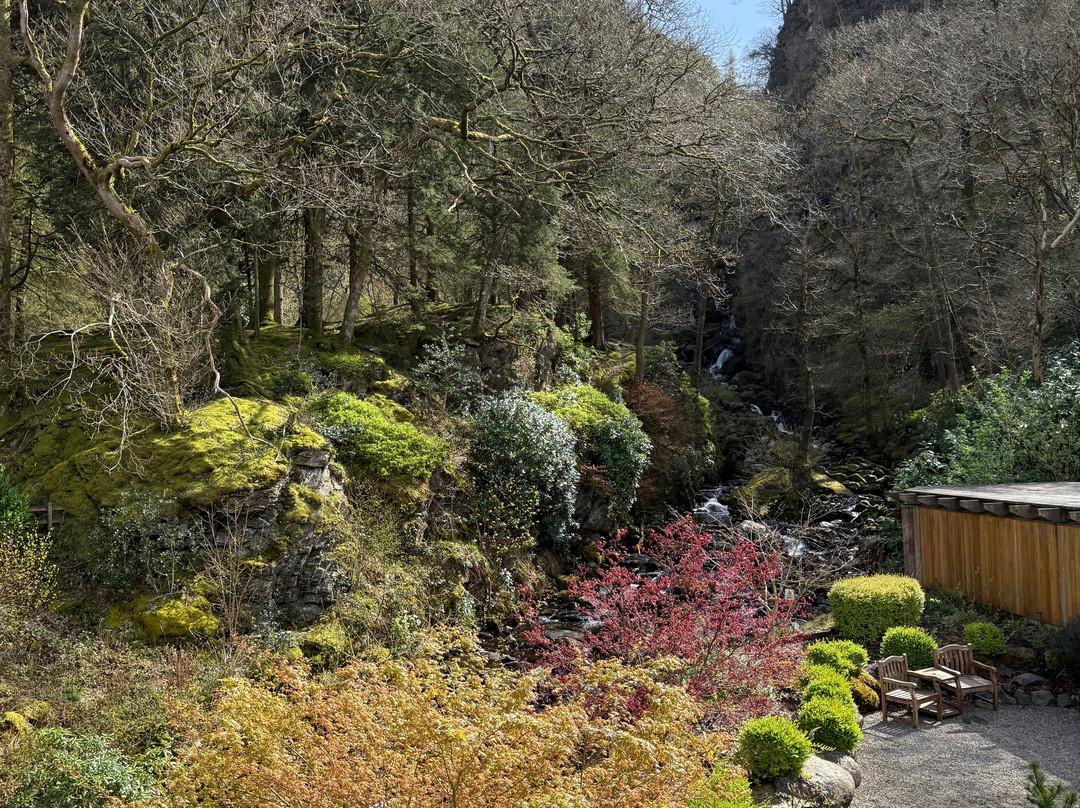 洛多尔瀑布水疗酒店主图