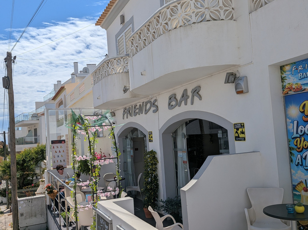 Friends Bar-Olhos de Agua必去景点
