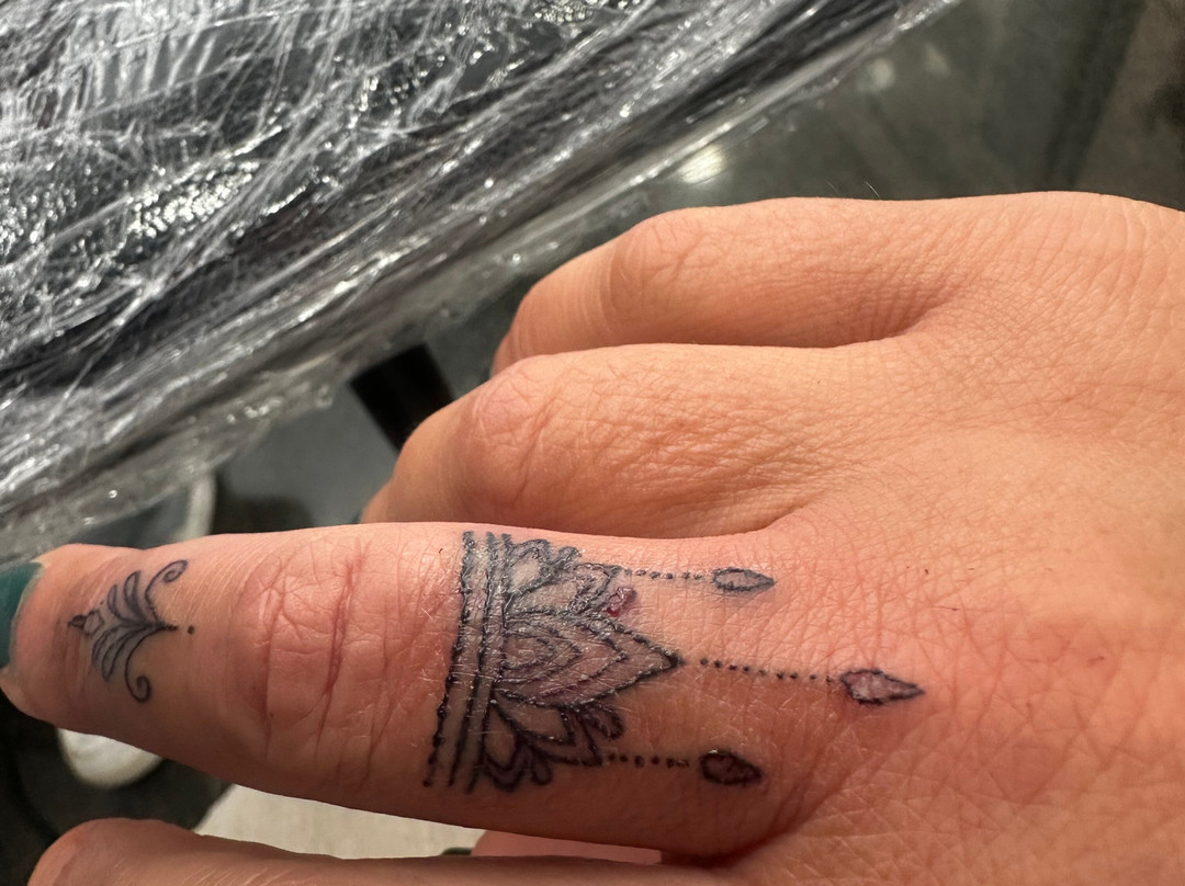 INKspiration Tattoo and Piercing Studio-托雷莫里诺斯必去景点
