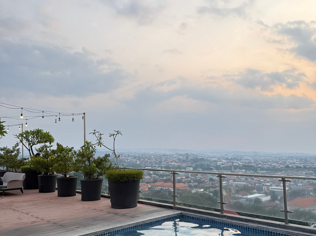 Pinnacle Apartment ( Louis Kienne )主图