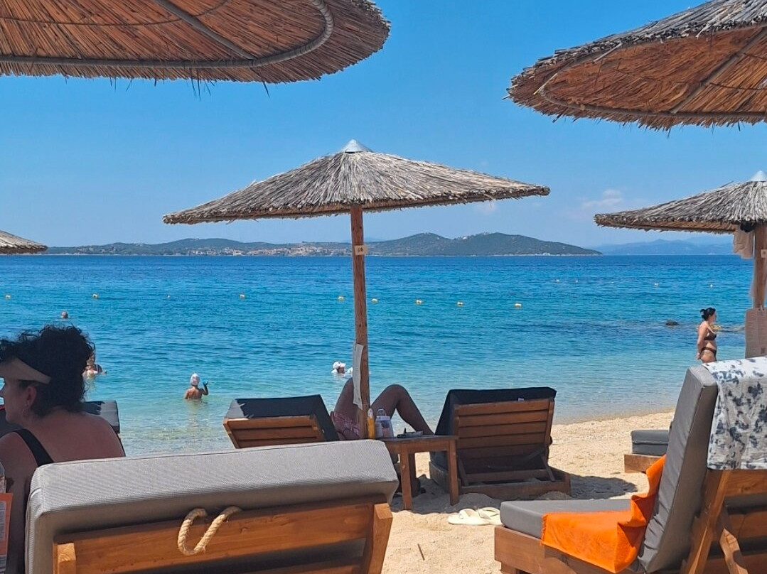 Anemos Beach Bar & Restaurant