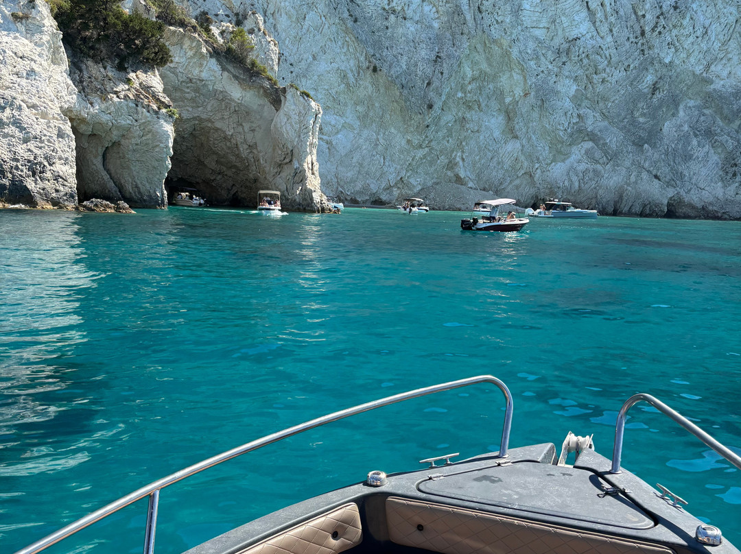 Fioro Boat Rentals-Agios Sostis必去景点