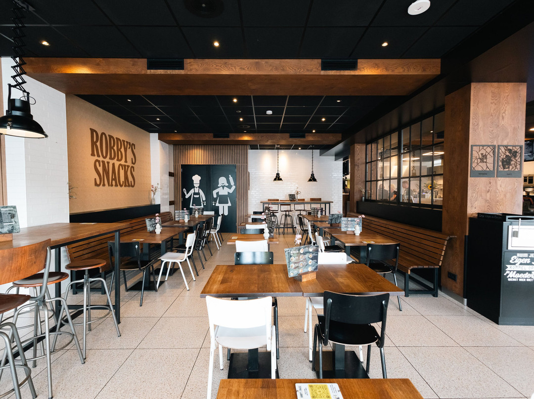 Heeten餐馆和美食-Robby's snacks