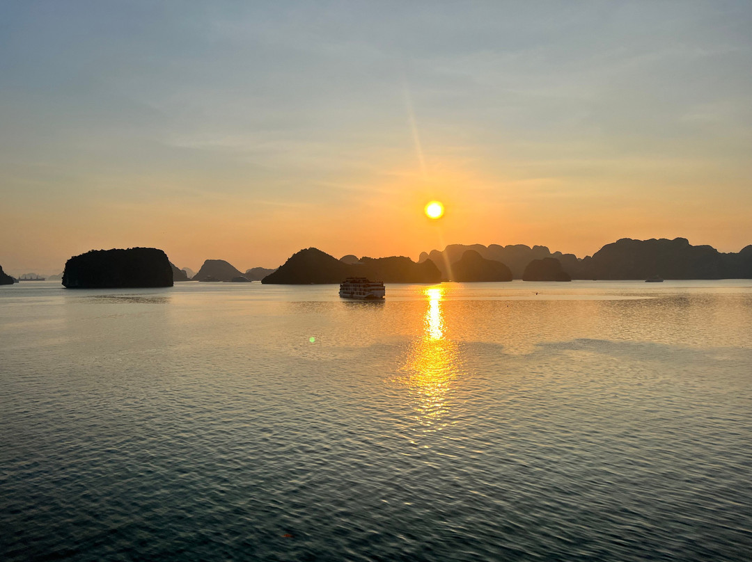 Diana Cruise-Ha Long City必去景点
