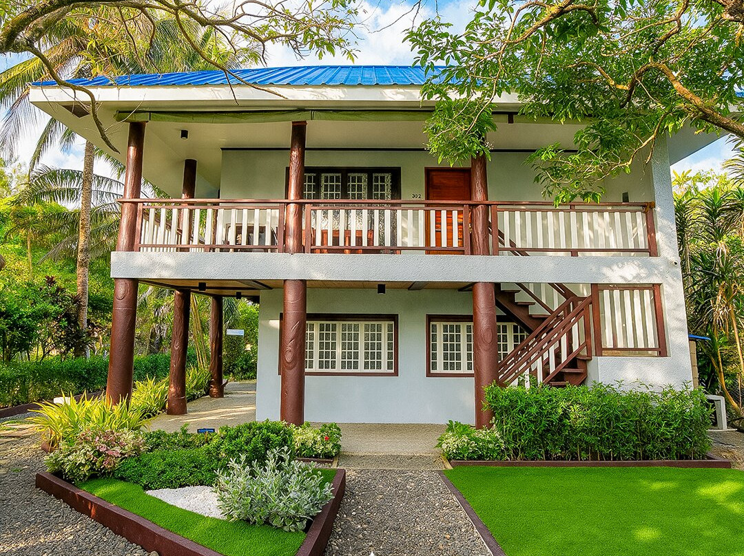 Tres Pinos Beach Resort