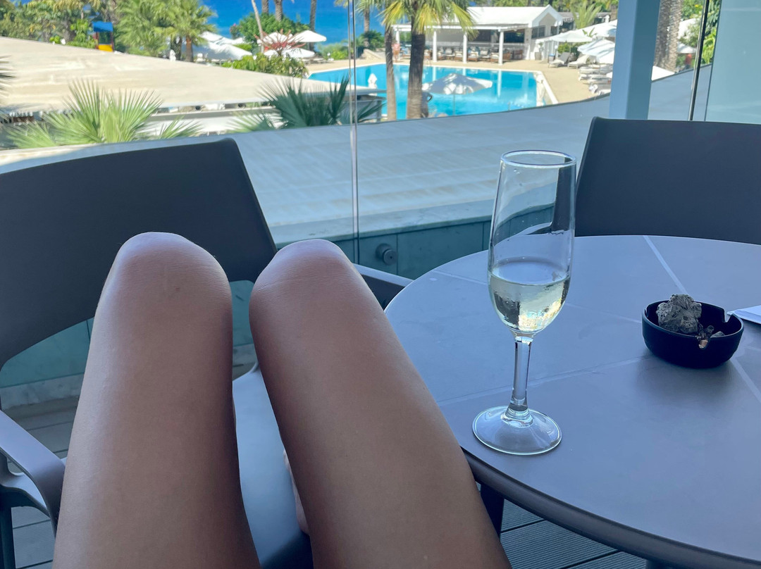 水晶温泉海滩酒店主图