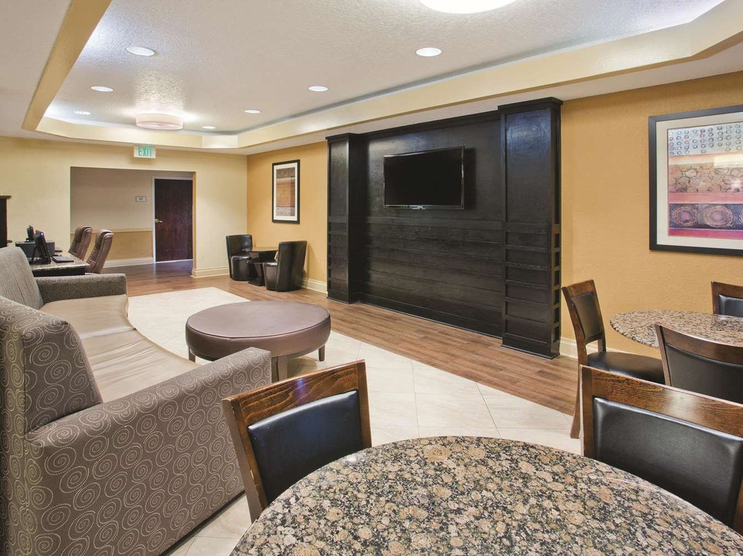 La Quinta Inn & Suites by Wyndham Hot Springs主图