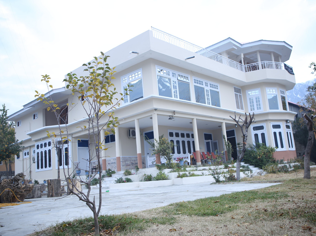 Eagle Nest Guest House & Resort