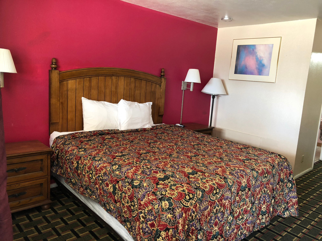 Rodeway Inn & Suites