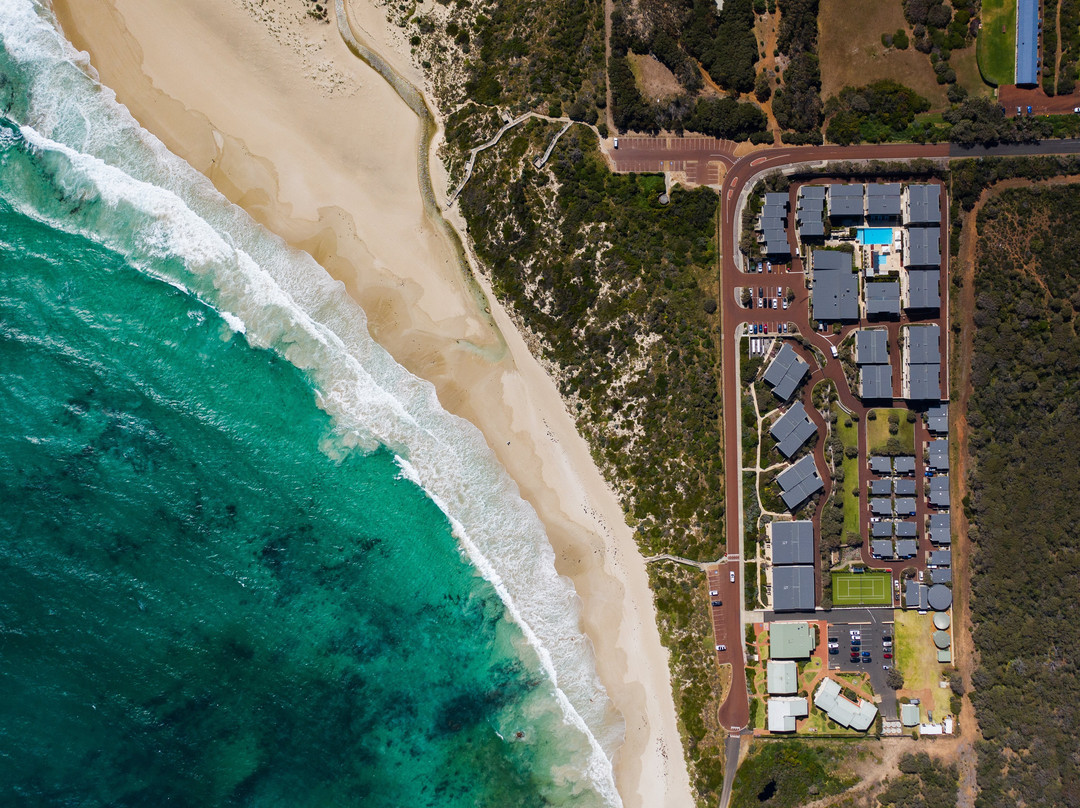 斯密斯海滩度假酒店主图