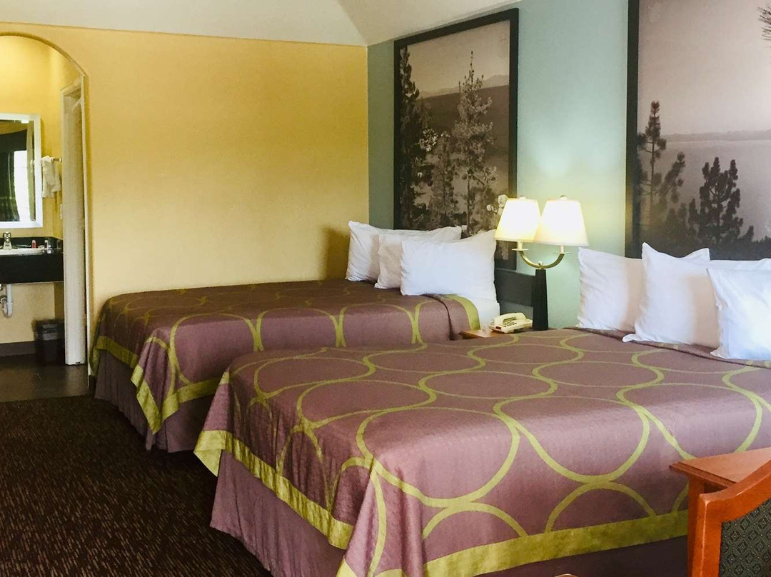 Super 8 by Wyndham Montgomery Lake Conroe主图