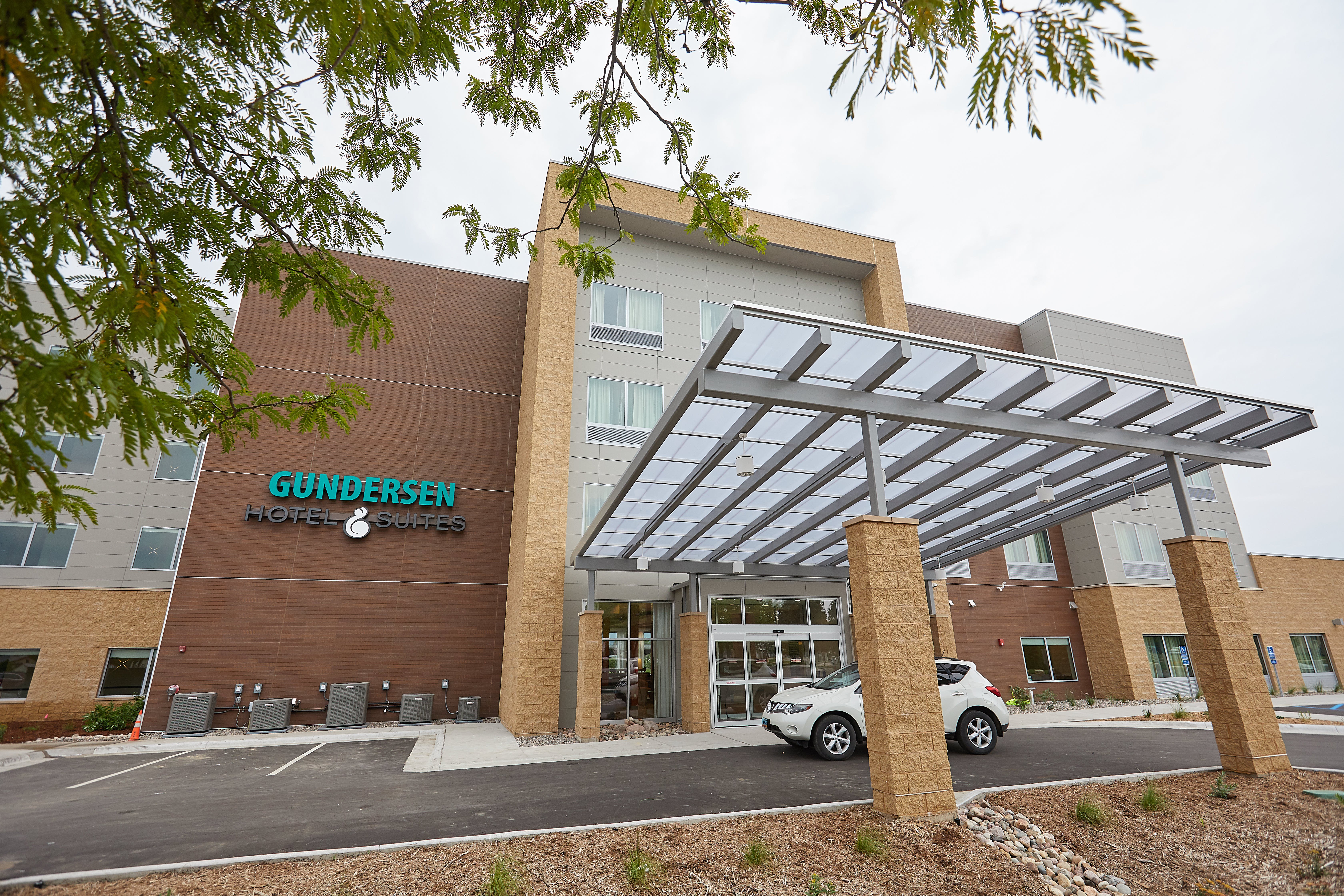 Gundersen Hotel & Suites-官方