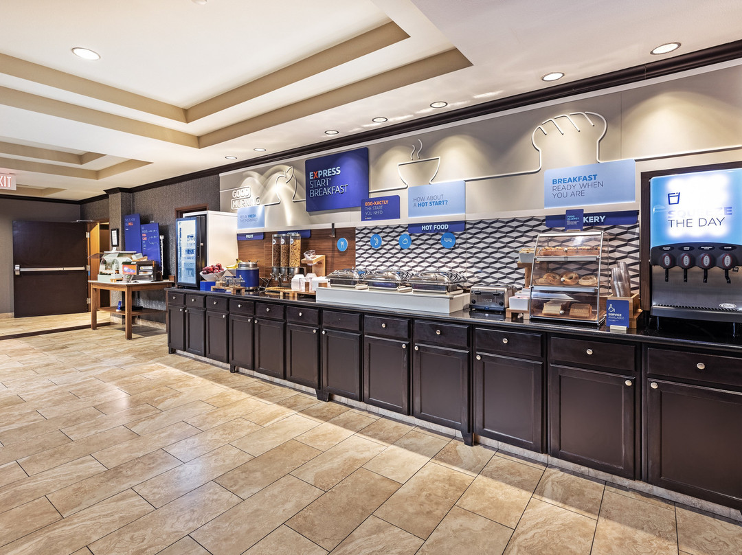 Holiday Inn Express & Suites Floresville By IHG主图