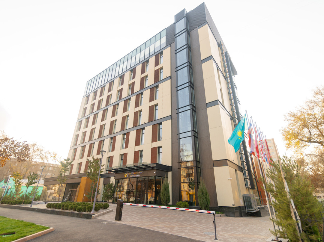 Resident City Hotel