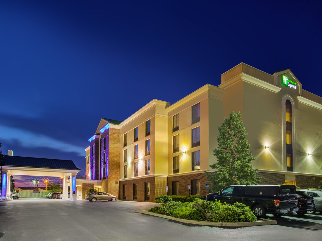 Holiday Inn Express & Suites Fort Wayne by IHG主图