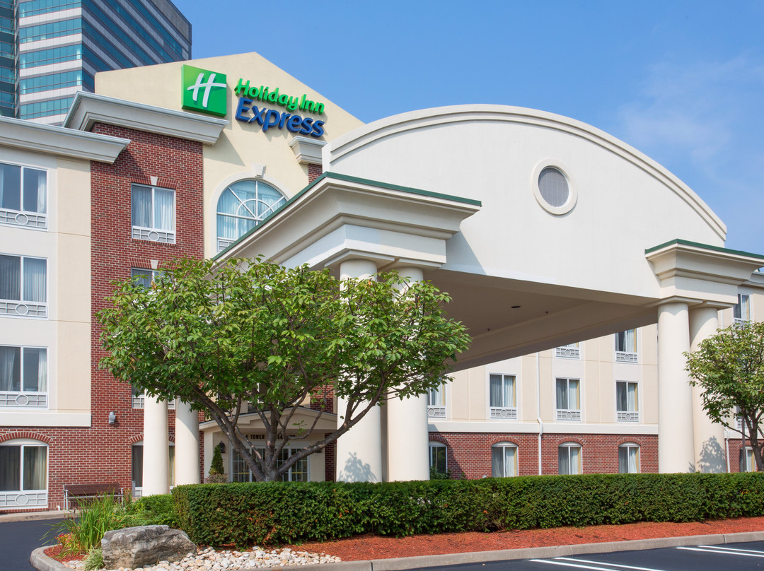 Holiday Inn Express & Suites Tower Center New Brunswick by IHG