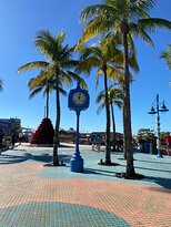 Times Square-迈尔斯堡海滩必去景点