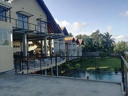 Chari Lake Hotel主图