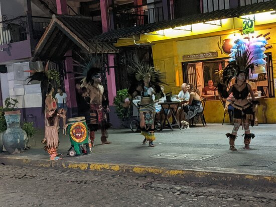 Olas Altas-瓦拉塔港必去景点