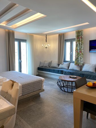 Naxos Pantheon Luxury Apartments主图