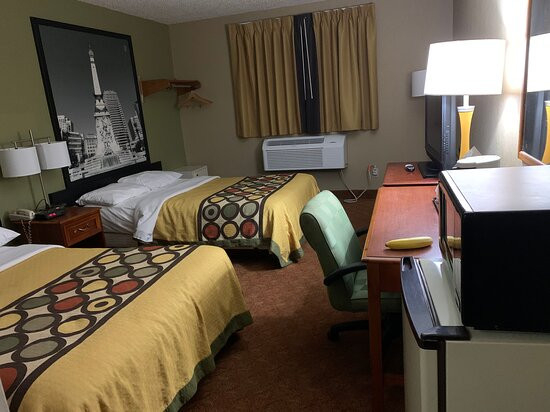 Super 8 by Wyndham Howe主图