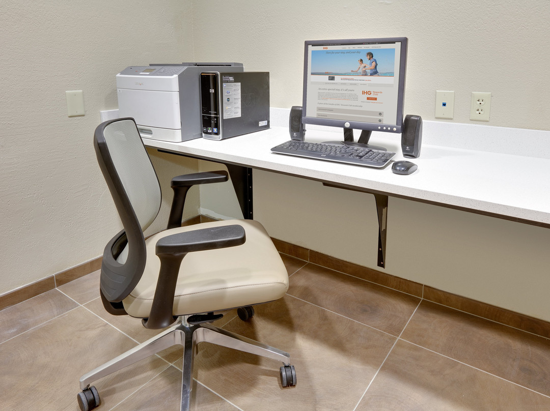 Candlewood Suites Salina by IHG主图