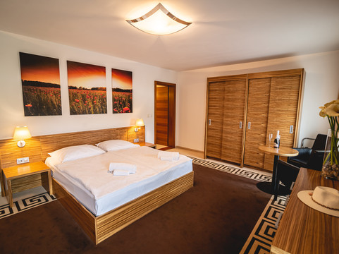 Kozina酒店住宿-Admiral Hotel & Casino Resort