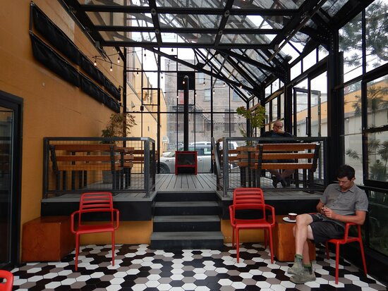 The Adventure Hotel主图