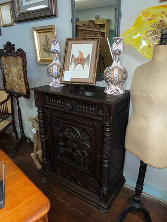Mina Rea's Antiques & Embroidery景点图片