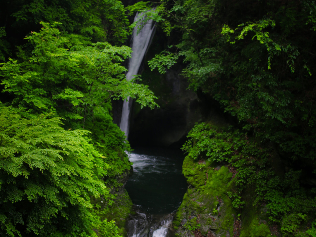 Omika Waterfall景点图片
